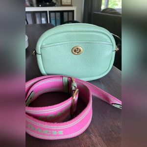 Coach crossbody 💕💚 pistachio color